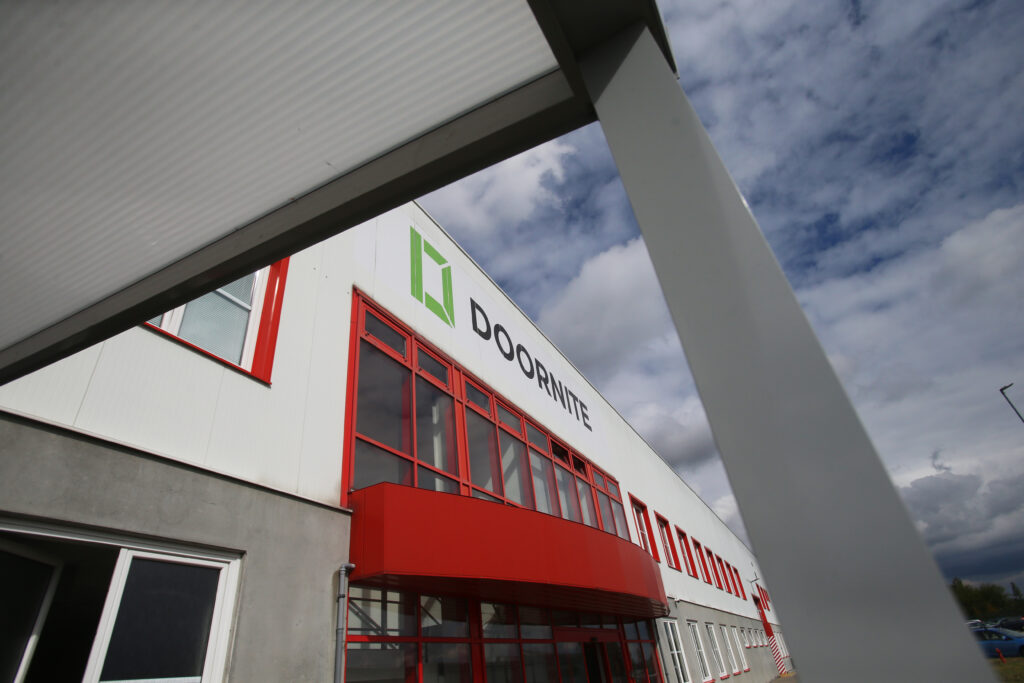 Masonite is back in Czech hands. The largest door manufacturer in the Czech Republic has been bought by its managers